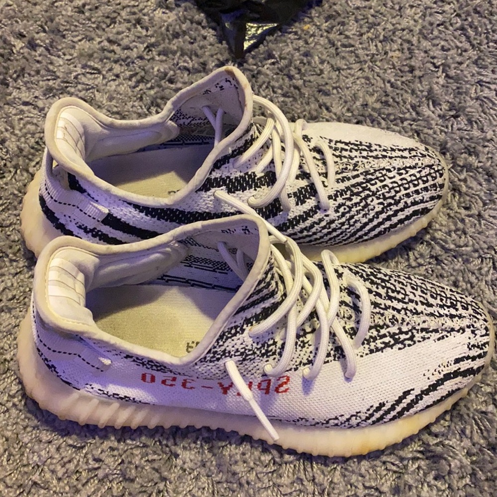 MENS ADIDAS YEEZY SIZE 9